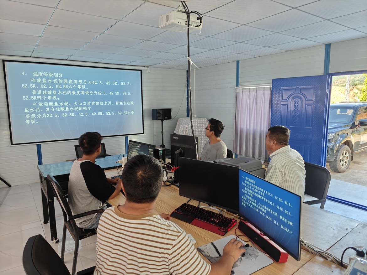 南澗產(chǎn)業(yè)園項(xiàng)目開展混凝土原材料質(zhì)量檢查培訓(xùn).JPG